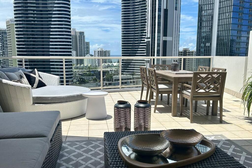 Private Sky Terrace Classic Penthouse 2 Car Parks Apartamento Gold Coast Exterior foto